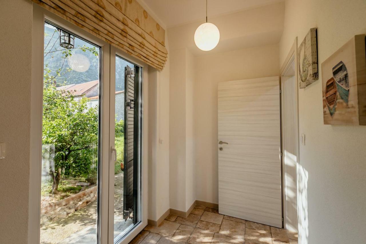 Bobana Apartments Donji Morinj Buitenkant foto
