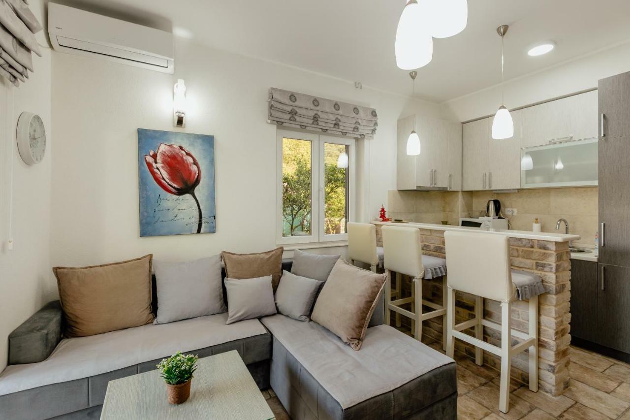Bobana Apartments Donji Morinj Buitenkant foto