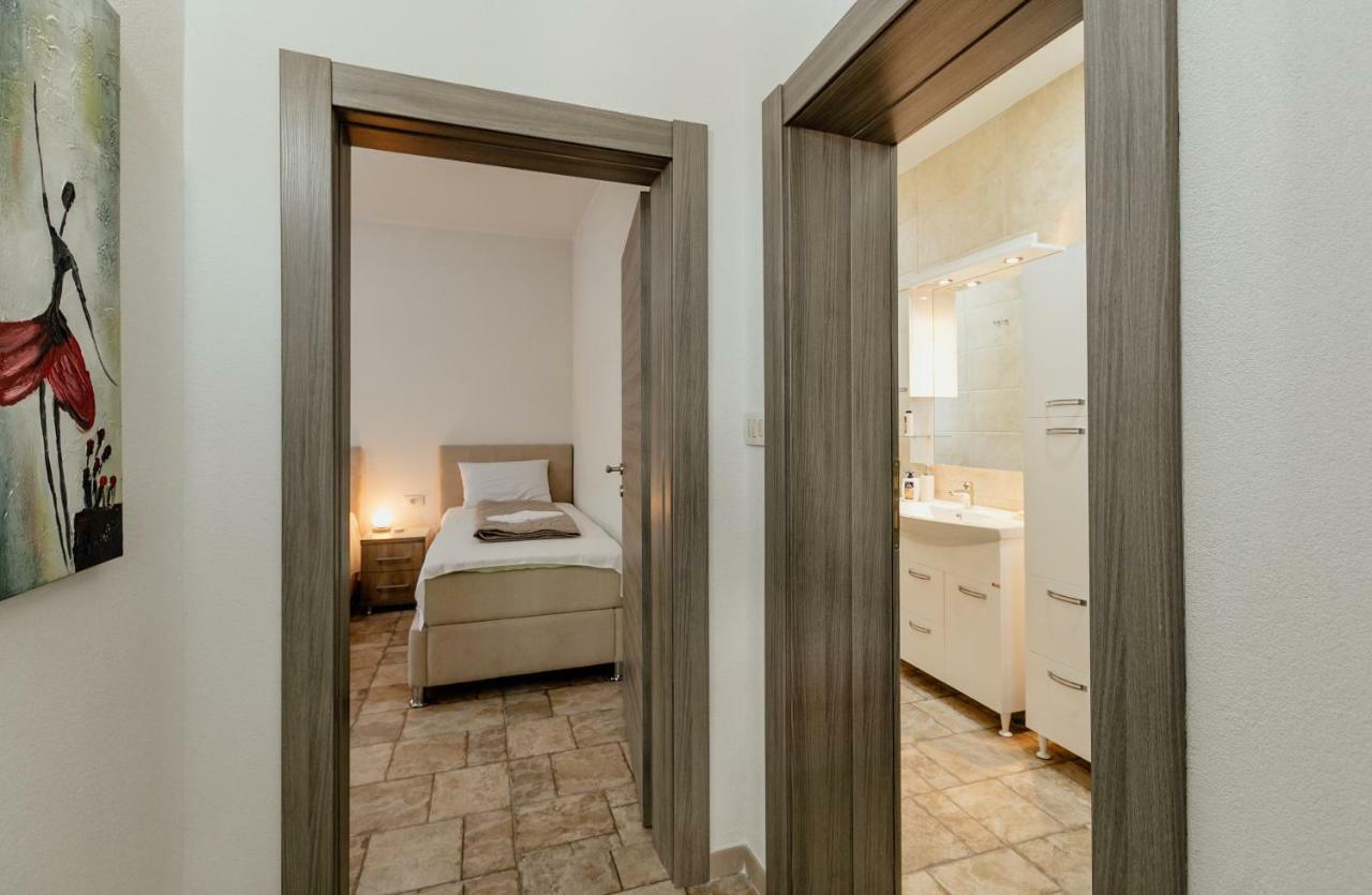 Bobana Apartments Donji Morinj Buitenkant foto