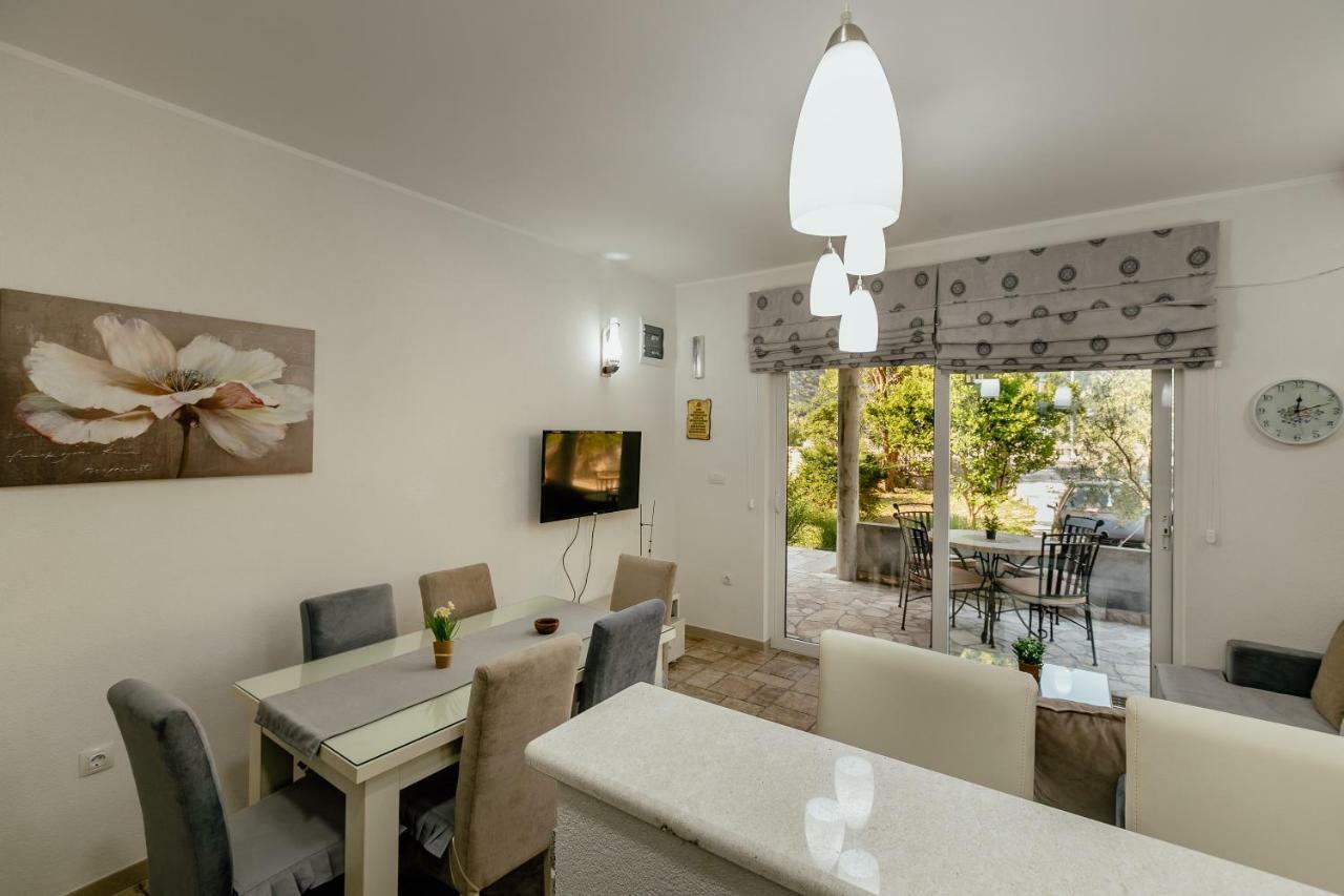 Bobana Apartments Donji Morinj Buitenkant foto