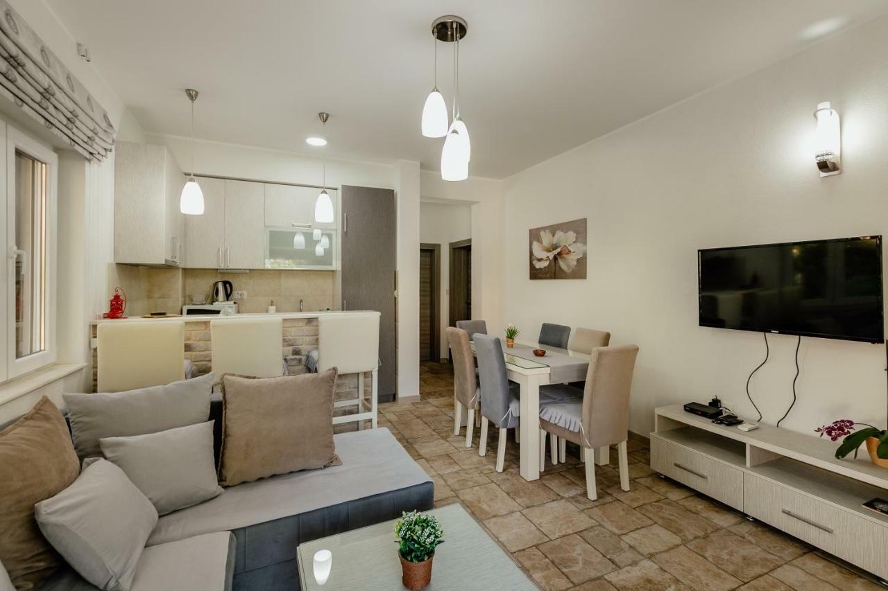 Bobana Apartments Donji Morinj Buitenkant foto
